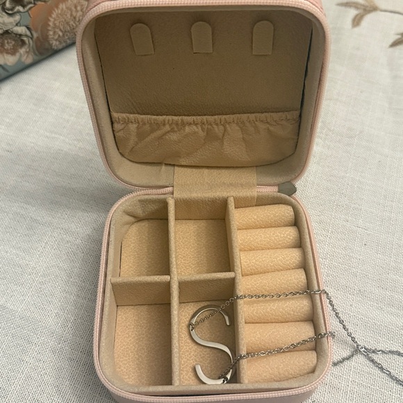 Sara Silver Chain necklace and jewelry box - Picture 3 of 3